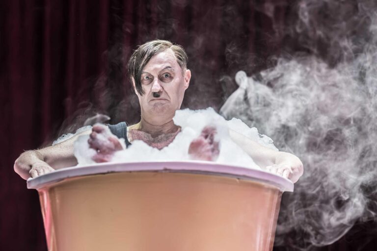 The Resistible Rise of Arturo Ui ★★★★